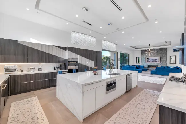 Luxury Mansion: 18067 Calvert Street, Encino